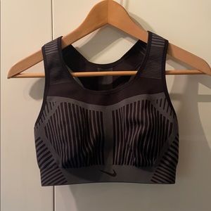 Worn Once! Nike Flyknit Sports Bra Blk/Grey Size L